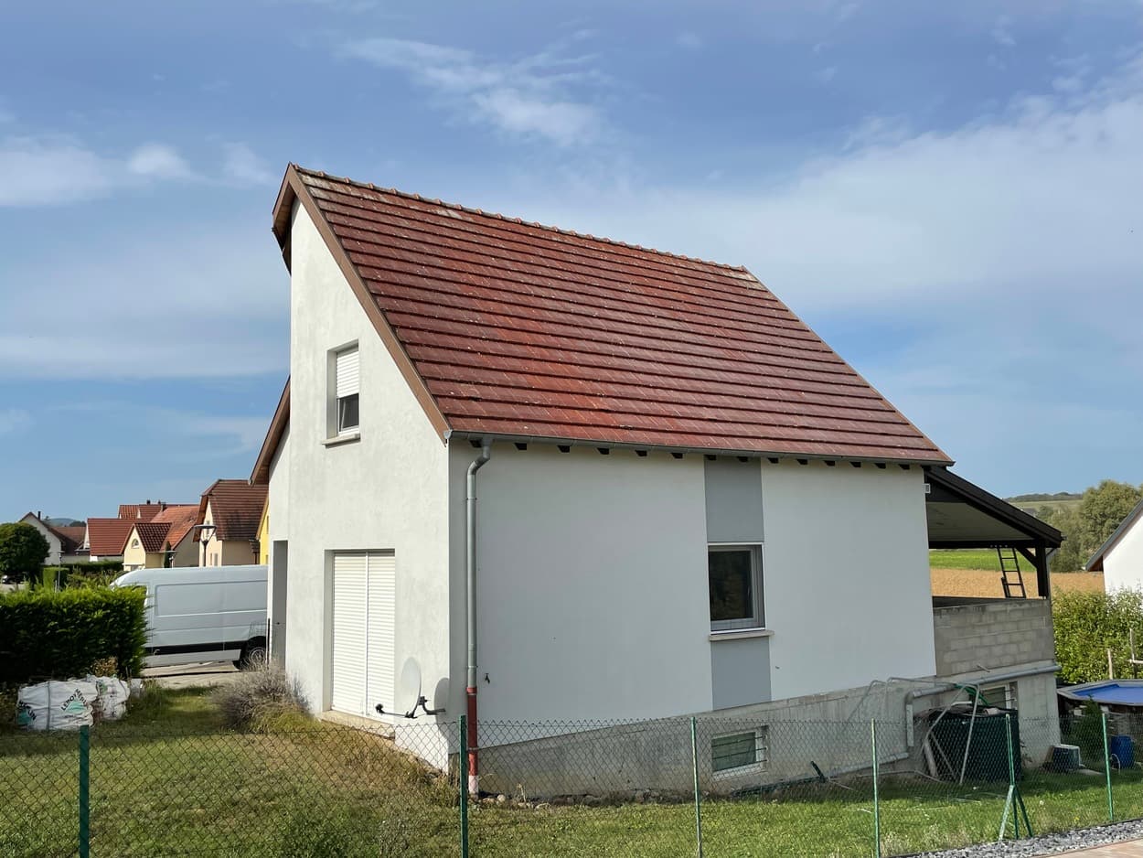 Maison avec toiture renovee en Alsace