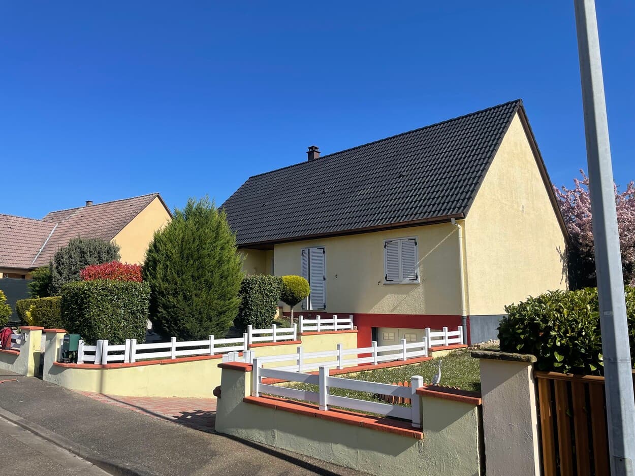 Maison avec toiture plate et terrasse